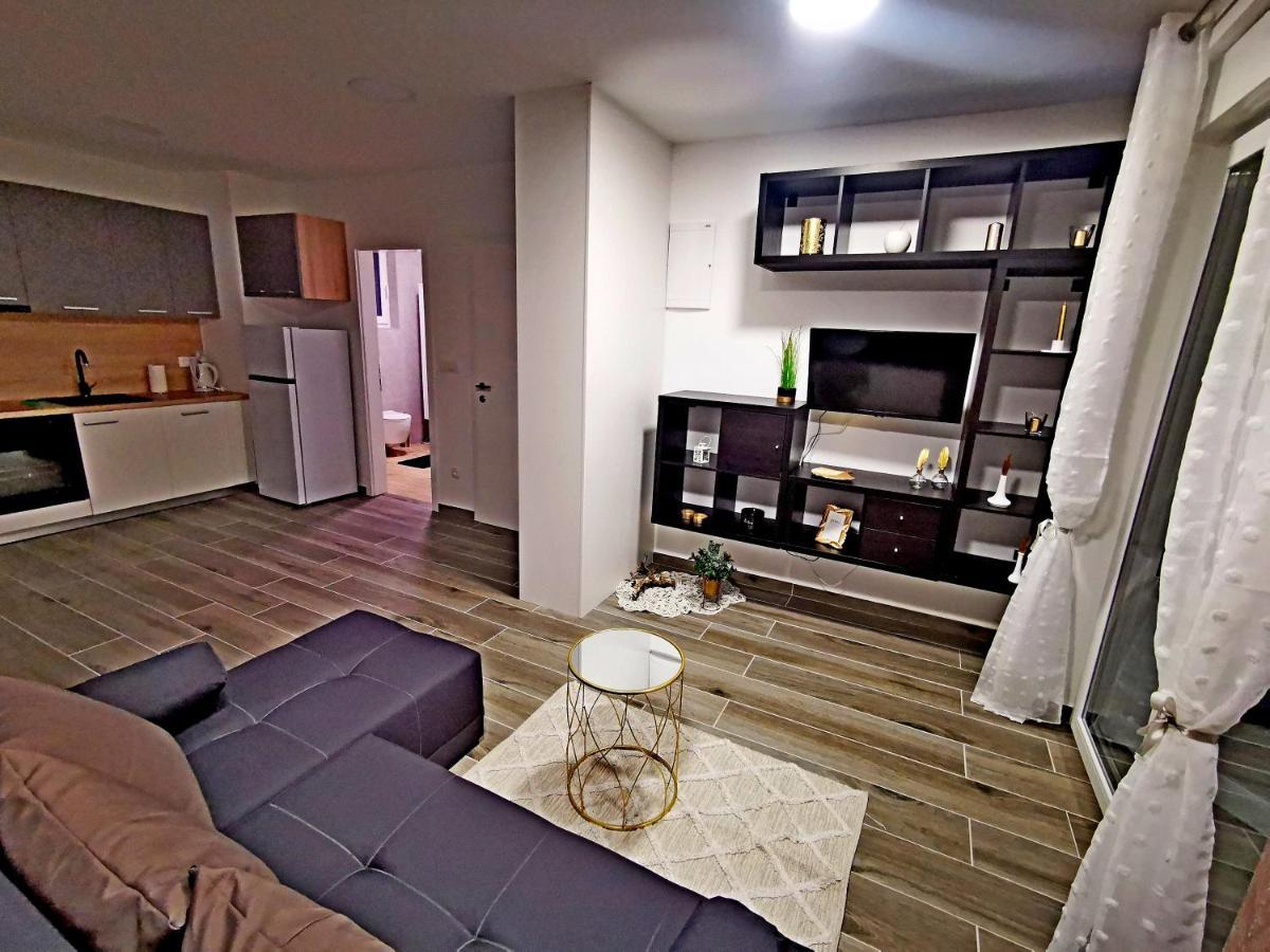 Golden - Self Check In Apartment Osijek Exterior photo